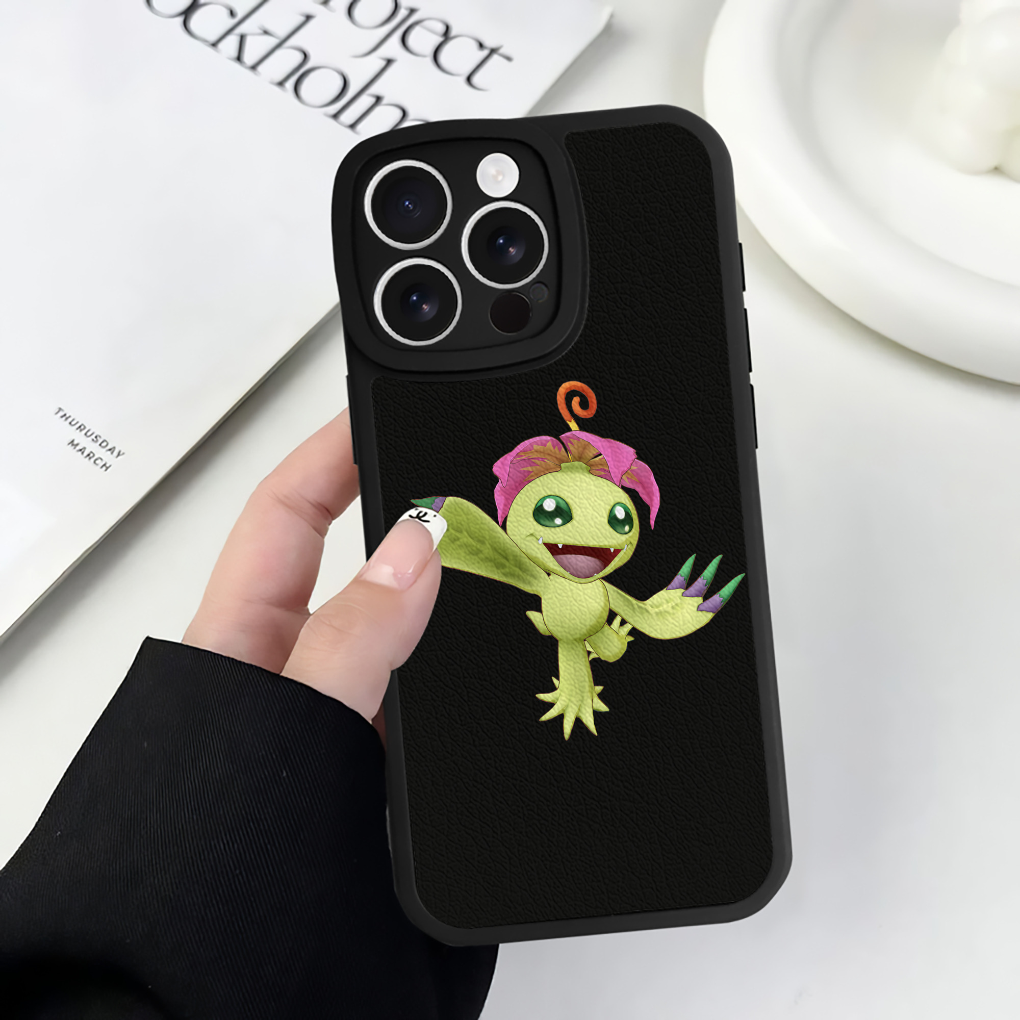 （画像用） Digimon デジタルモンスター/デジモン 【iPhone 16シリーズ対応】シリコンスマホケース（レザー調） 材質：シリコン